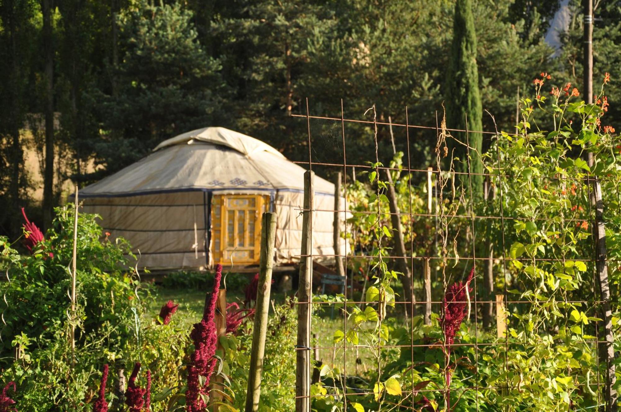 La Source, Vegetarian Guest House Chabeuil Exteriör bild