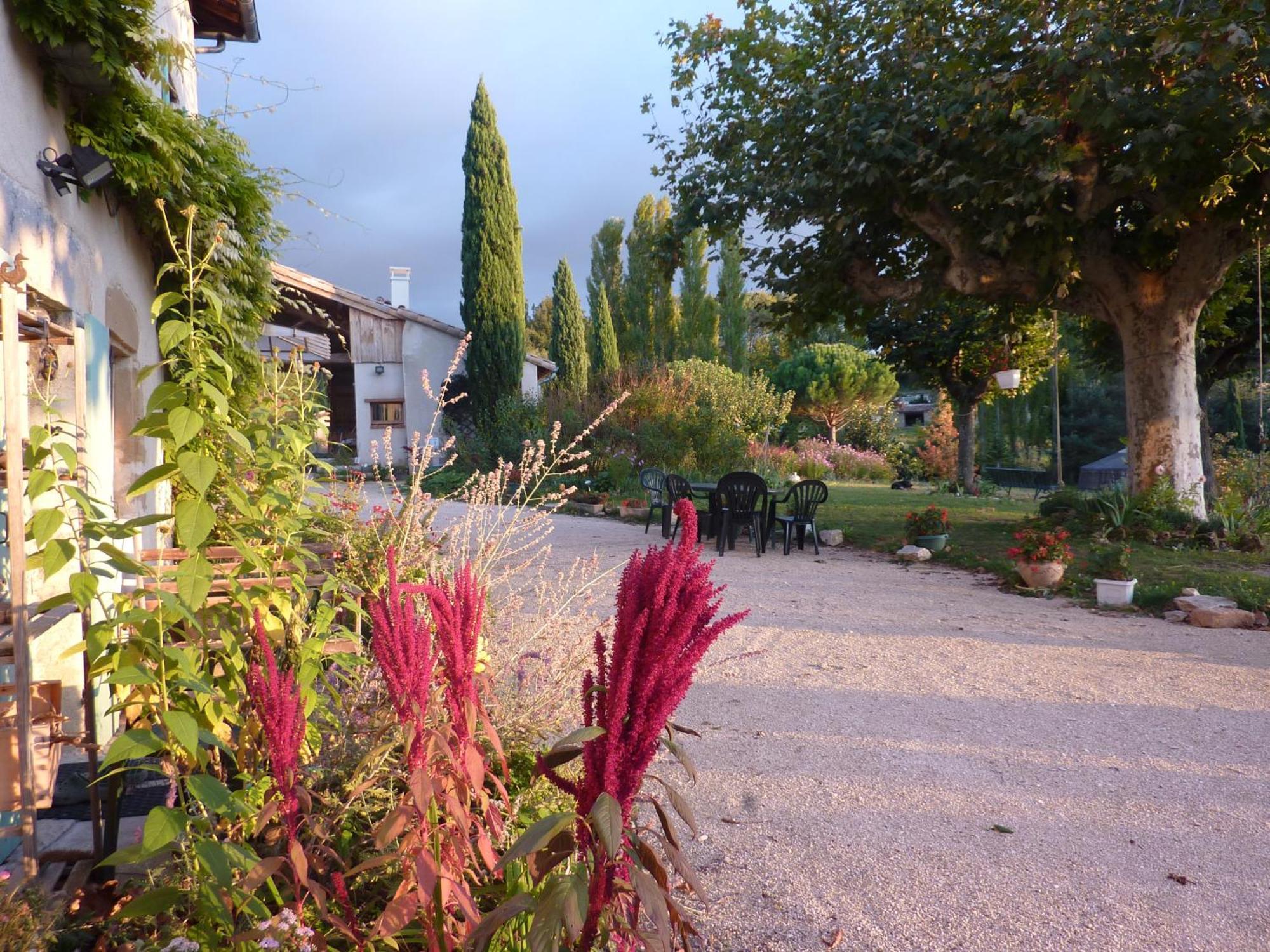 La Source, Vegetarian Guest House Chabeuil Exteriör bild