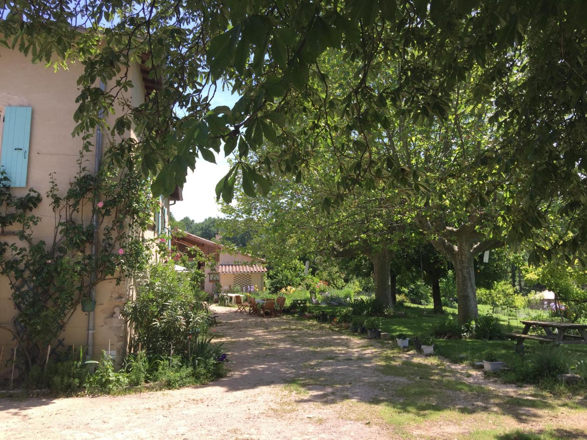 La Source, Vegetarian Guest House Chabeuil Exteriör bild